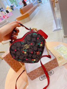 New Collection กระเป๋าถือโค้ช 2023 กระเป๋าหนัง PU สำหรับผู้หญิง กระเป๋าคาดลำตัว หัวใจสีน้ำตาล กระเป๋าสะพายกระเป๋าสะพายไหล่ กระเป๋าโทรศัพท์ฤดูร้อน Tas Kosmetik กระเป๋าแมสเซนเจอร์เกาหลี ขนาดเล็กน้ำ สำหรับนักเรียนกระเป๋าช้อปปิ้ง กระเป๋าจัดเลี้ยง นักล่