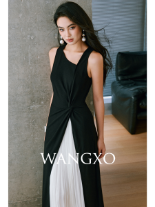 WANGXO | Đầm Không Tay Cổ Bất Đối Xứng Phối Ren In Bạc Đen Trắng