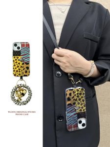 Womens Classic Style Heart Bracelet Suitable for Iphone16 Phone Case Apple 15promax Leopard Splicing 14pro Retro 15 Crossbody 16promax Strap 12pro Hand Carrying 13pm