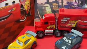 Hộp Quà Tặng Bộ 15 Xe Đua Ô Tô McQueen Cars Hợp Kim Cho Bé – Bộ Xe Mô Hình 15 Mẫu Khác Nhau