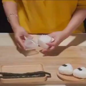 NA Cetakan Nasi Bento Sushi / Onigiri Model Tekan Desain Kartun Anti Lengket Karakter Mold Nasi Kepal Lucu Bekal Anak