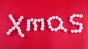 Christmas Felt Ball Garland White Pom Pom Garland Hanging Wool Felt Ball Garland for Christmas Party Wall Ceiling Door Tree Home Decoration (2 Pieces)