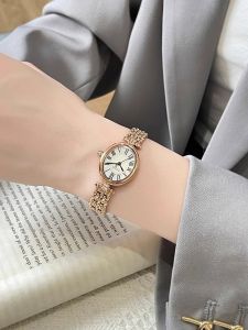 Julius | Đồng Hồ Nữ Retro Nhẹ Đeo Tay Mạ Vàng Chống Nước