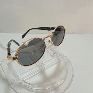 Kacamata Hitam Bingkai Gold Fashionable Berkendara Jaga Kesehatan Mata