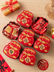 กล่องของขวัญปีใหม่ กล่องเหล็กสำหรับบรรจุขนม กล่องของขวัญ ของกินสำหรับเล่นงานวันเกิด กล่องของขวัญปี 2026 กล่องของขวัญปีม้า