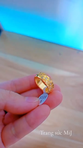 [Trang sức MiJ] Nhẫn Titan Họa Tiết Tổ Ong Đính Kim Bản 6mm_Màu Trắng/Vàng_Không Đen Không Dị Ứng