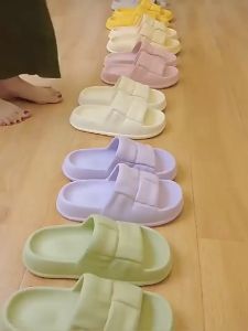 Lucky Cloud 🚀รองเท้าแตะผู้หญิง ซึ่งรองเท้าชายหาดน่ารัก สวมรองเท้าลายการ์ตูนก้นมัฟฟิน รองเท้าแตะผู้หญิงแฟชั่น - จัดส่งจากไทย