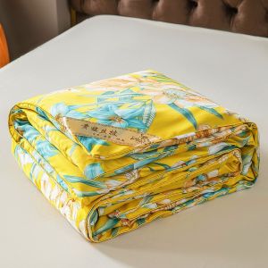 All-Season Comfortable Cooling Blanket
