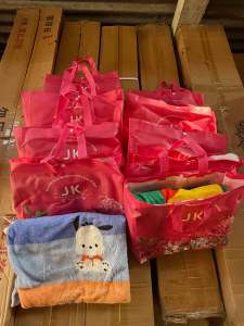 ผ้าห่มนาโนเซ็ตยกมัดได้ 10ผืน พร้อมกระเป๋าลายการ์ตูนขนาด4.5ฟุตผ้านุ่มนิ่ม