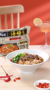 BaiXiang ขนมอร่อยๆๆถูกๆ บะหมี่กึ่งสำเร็จรูป ซูปเนื้อรสเผ็ด 111g X 5 Sachets ขนมจีนอบแห้ง":