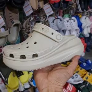 %Flash Sale%{Buy 1Pair+ Free 4Jibbitzs} Crocs Classic Crush Clog 16 สีมาไหม่ๆ  รองเท้าแตะสวมผู้หญิง รองเท้าหัวโตผู้หญิง รองเท้าส้นสูงผู้หญิง รองเท้าส้นตึก เบานิ่มใส่สบาย พร้อมส่งในไทย 1-3 วันได้รับของ