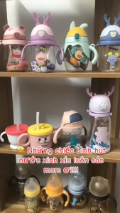 Bình Nước Cho Bé Hình Pikachu Có Van Chống Sặc Tay Cầm Dây Đeo Cao Cấp 250ml