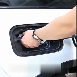 ม่านยางกันฝน (สีขาว) สำหรับเวลาชาร์จแบตรถไฟฟ้า ช่วงหน้าฝน ช่วยไม่ให้น้ำเปียกได้ /2113