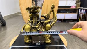 Tượng voi mẹ con bằng đồng phong thủy cao 20cm ngang 20cm - Mang ý nghĩa sum họp gia đình