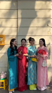 Áo dài gấm Thọ Rơi dáng suông tay loe trẻ trung mặc chụp ảnh sự kiện lễ tết_HT ÁO DÀI HÀ THÀNH