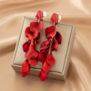 Exaggerated Long Red Petal Earrings for New Year Vintage Womens No Piercing Mosquito Coil Tray Ear Clip Fashion Jewelry