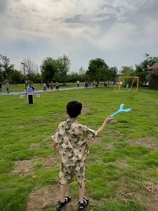 Boomerang Lempar Fluorescent Indoor Outdoor Mainan Luar Ruangan Anak Bumerang Bisa Balik Lagi