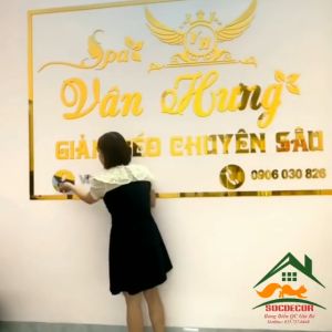 Cắt Chữ Logo Alu Gương Vàng Trang Trí Dán TườngGắn Bảng Biển Quảng Cáo.Thiết Kế Gia Công Theo Yêu Cầu.Socdecor.vn