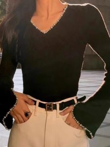 Womens V-neck Knitwear Pearl Collar Base Shirt Autumn Winter Fashionable Elegant Inner Wear Long Sleeve Slim Fit Korean Style