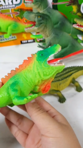 ของเล่นไดโนเสาร์พ่นลิ้น สีสัน สดใส บีบแล้วลิ้นพุ่ง ของเล่นเด็ก เสริมจินตนาการ ปลอดภัย เล่นสนุกทุกวัย