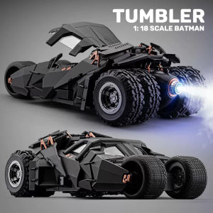 【RUM】1:18 Scale Batman Tumbler Alloy Car Model Light & Sound Effect Diecast Car Toys for Boys Birthday Gift Kids Toys Car Collection