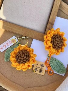Handmade Crocheted Sunflower Keychain Lucky Charm Student Exam Gift Blessing Hanging Decoration Leaf Shape Bag Accessory