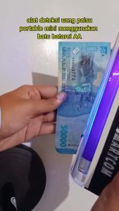 Money Detector Alat Tes Uang Palsu Lampu UV Mini Portable Baterai AA Bukan Listrik