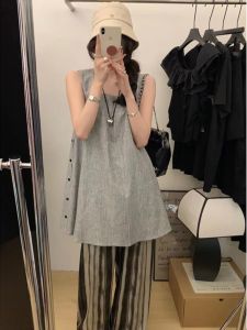 ชุดเดรสสั้นแขนกุดหลวมๆ สำหรับผู้หญิงในฤดูร้อน ดีไซน์ใหม่ กระดุมข้าง ทรงเอ คอวี ความยาวปานกลาง ชุดทำงานลำลอง