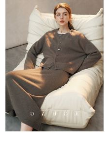 เสื้อคาร์ดิแกนถักผสมขนสัตว์ฤดูใบไม้ร่วงและฤดูหนาว ชุดกระโปรงครึ่งตัว ชุดสองชิ้น ชุดเสื้อผ้าทำงานสไตล์ Row สำหรับผู้หญิง