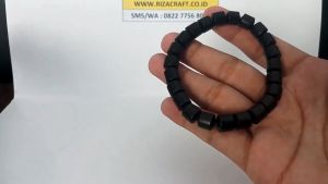 Gelang Kayu Kelor Jawa Hitam Legam Bertuah Model Kapsul Unik untuk Pria & Wanita