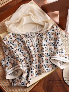 French Style Hooded Short Sleeve Silk T-Shirt Womens Summer New Lightweight Luxury Fashionable Plaid Print Top Casual Loose Fit