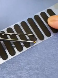 สติ๊กเกอร์ ตาข่ายกันฝุ่นโทรศัพท์มือถือ เทปลำโพงมือถือ Protector ตาข่ายป้องกันฝุ่นกาวและ Tweezer สําหรับ iPhone 15 14 13 12 Pro Max 11