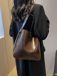 กระเป๋าสะพายไหล่ขนาดใหญ่แฟชั่นสำหรับผู้หญิง กระเป๋าถือแบบหนัง PU ทรงถัง ซิปรูด สไตล์เกาหลี กระเป๋าสะพายไหล่แบบเดี่ยว