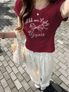 Áo Thun Tay Ngắn Màu Đỏ Rượu Vang Cho Nữ Mùa Hè 2024 Áo Thun Tay Ngắn Ôm Vừa Vặn Cổ Tròn Phong Cách Ngọt Ngào