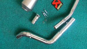 Gixxer fi stainless elbow on Akrapovic round with Db reducer