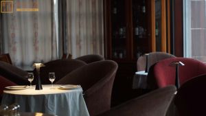 Đèn Led Quầy Bar Nhà Hàng Huta ET1 Cảm Ứng Pin Sạc Tích Điện Điều Chỉnh Độ Sáng 3 Màu Sắc Ánh Sáng Decor Trang Trí Quán Cà Phê Phòng Ngủ Lounge Bàn Ăn