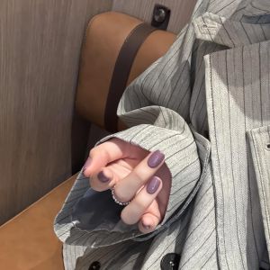 แผ่นเสริมเล็บสีม่วงธรรมชาติสำหรับทาเล็บด้วยแสง UV แผ่นเสริมเล็บธรรมชาติสำหรับใส่เล็บด้วยมือ ผลิตภัณฑ์เสริมเล็บระดับไฮเอนด์