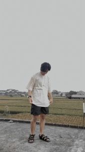 Yui T-shirt Basic Pocket Oversize: Desain Unik dan Nyaman