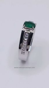 Natural Emerald Oval Cut Zamrud Asli with Baguette Moissanite Silver Ring – Modern Elegance