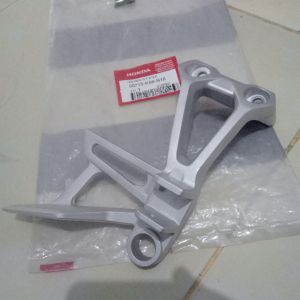 bracket breket dudukan foot step belakang kanan holder R p step supra gtr 150 original honda
