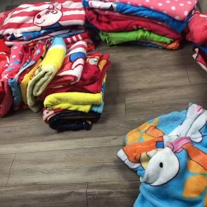 Mền tuyết nhung cho bé đi học 80cm x 110cm