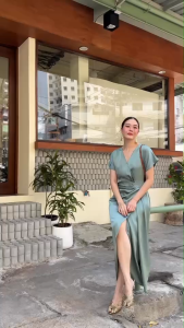 🔖Mirrorsister 50318.5 เดรสออกงาน ชุดออกงาน งานแต่ง เดรสซาติน คอวีอกไขว้ จับDrapช่วงเอว กระโปรงทรงทิวลิป