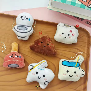 พวงกุญแจตุ๊กตาห้องน้ำตลกม้วนกระดาษลายการ์ตูนตุ๊กตายัดนุ่นเครื่องประดับในรถยนต์พวงกุญแจตกแต่งกระเป๋ากระเป๋าเป้ของขวัญเด็ก