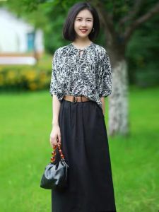 เสื้อเชิ้ตผ้าไหมลายพิมพ์ฤดูร้อนปี 2024 สไตล์ลำลอง แขนพอง ทรงหลวม เสื้อผ้าผู้หญิง สไตล์หวาน แขนสั้น ความยาวปกติ