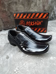 Sepatu pantofel pria kulit formal