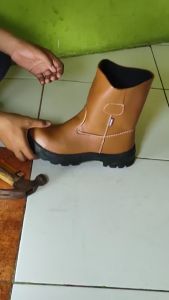 Sepatu Safety Kerja Pria Proyek Murah Kings Edmundo Ujung Besi Anti Slip