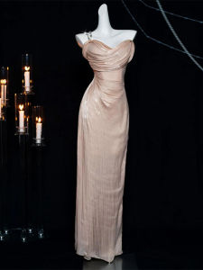 ชุดราตรีผ้าซาตินสีลิ้นจี่หรูหรา ชุดแต่งงาน ชุดราตรี ชุดกันหนาว ชุดงานแต่งงาน ชุดราตรียาว ชุดเดรสยาว ชุดเดรสยาว