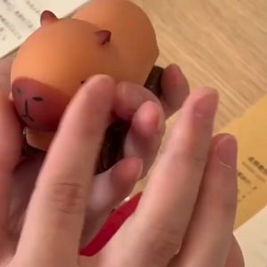 Mainan Anti Stress Kapibara Squishy Pengurang Tekanan Dengan Roda Mainan Mobil Teleskopik