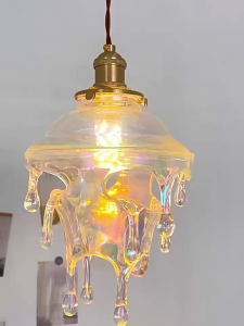 Đèn Treo Trần Nhựa Hiệu Ứng Tan Chảy Phối Màu Cầu Vồng Nổi Bật Cho Không Gian Trẻ Trung Sáng Tạo