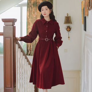 ชุดเดรสผ้ากำมะหยี่สีแดงสำหรับผู้หญิง ฤดูใบไม้ร่วง/ฤดูหนาว สไตล์ย้อนยุค ทรงเอ เดรสยาวปานกลาง กระดุมเดียว